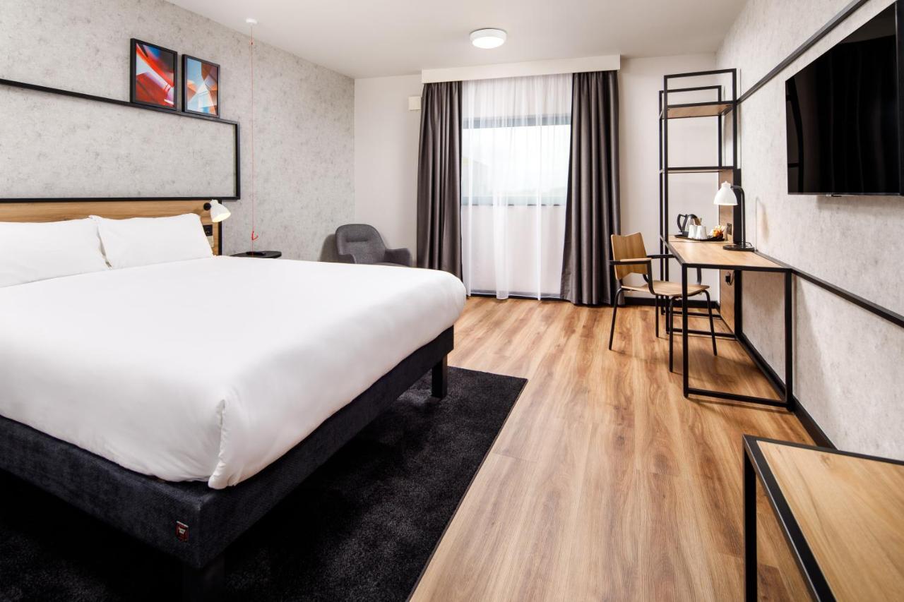 Ibis London Heathrow Terminal 5 Otel Hillingdon Dış mekan fotoğraf